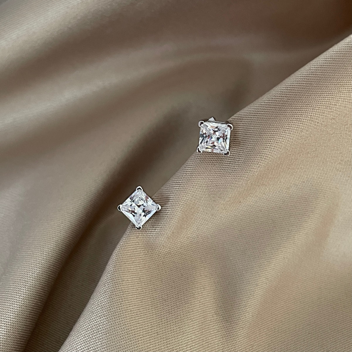 [Noble Jewelry]Delicate Square Shape Earrings