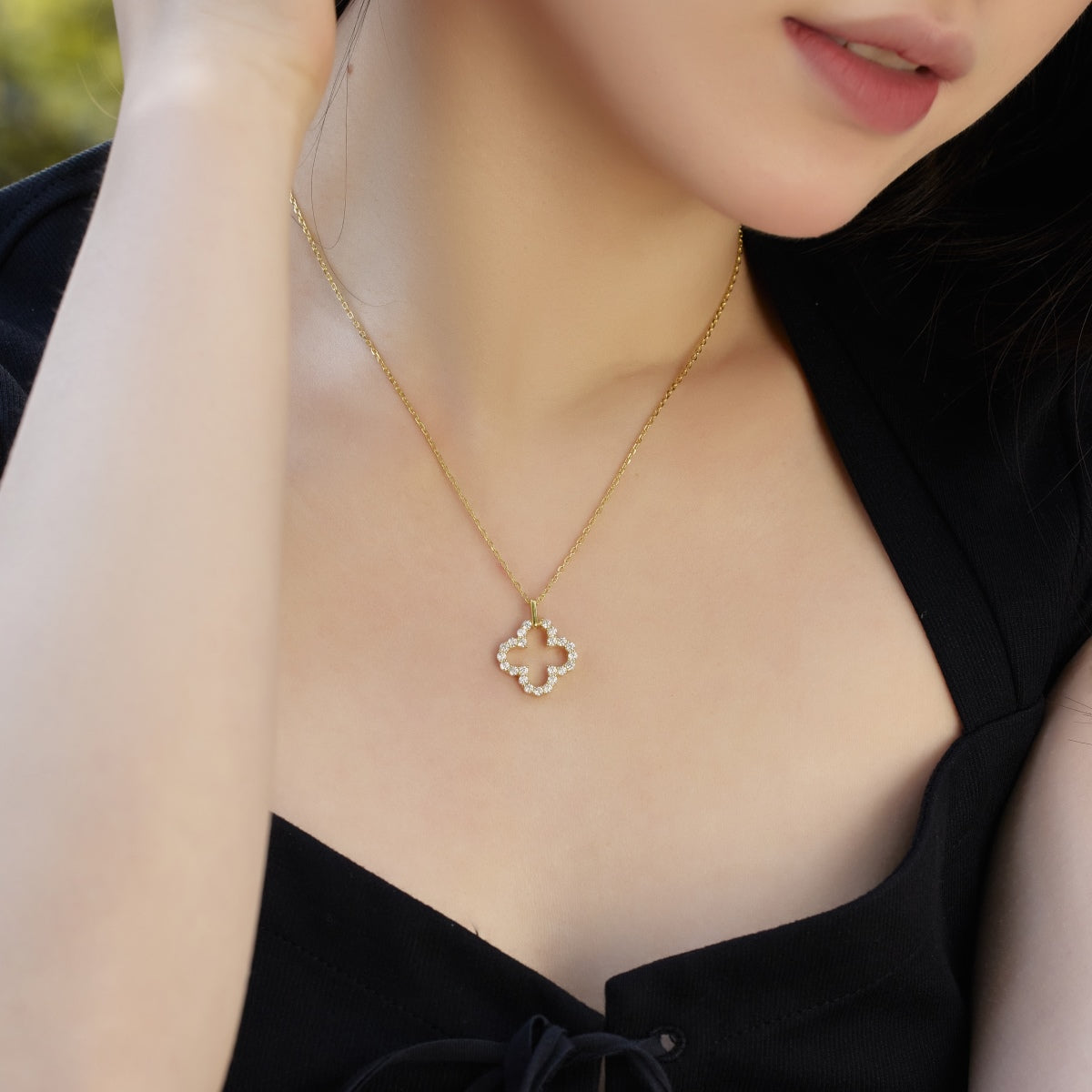 [Noble Jewelry]Four-Leaf Clover Hollow Design Exquisite Necklace