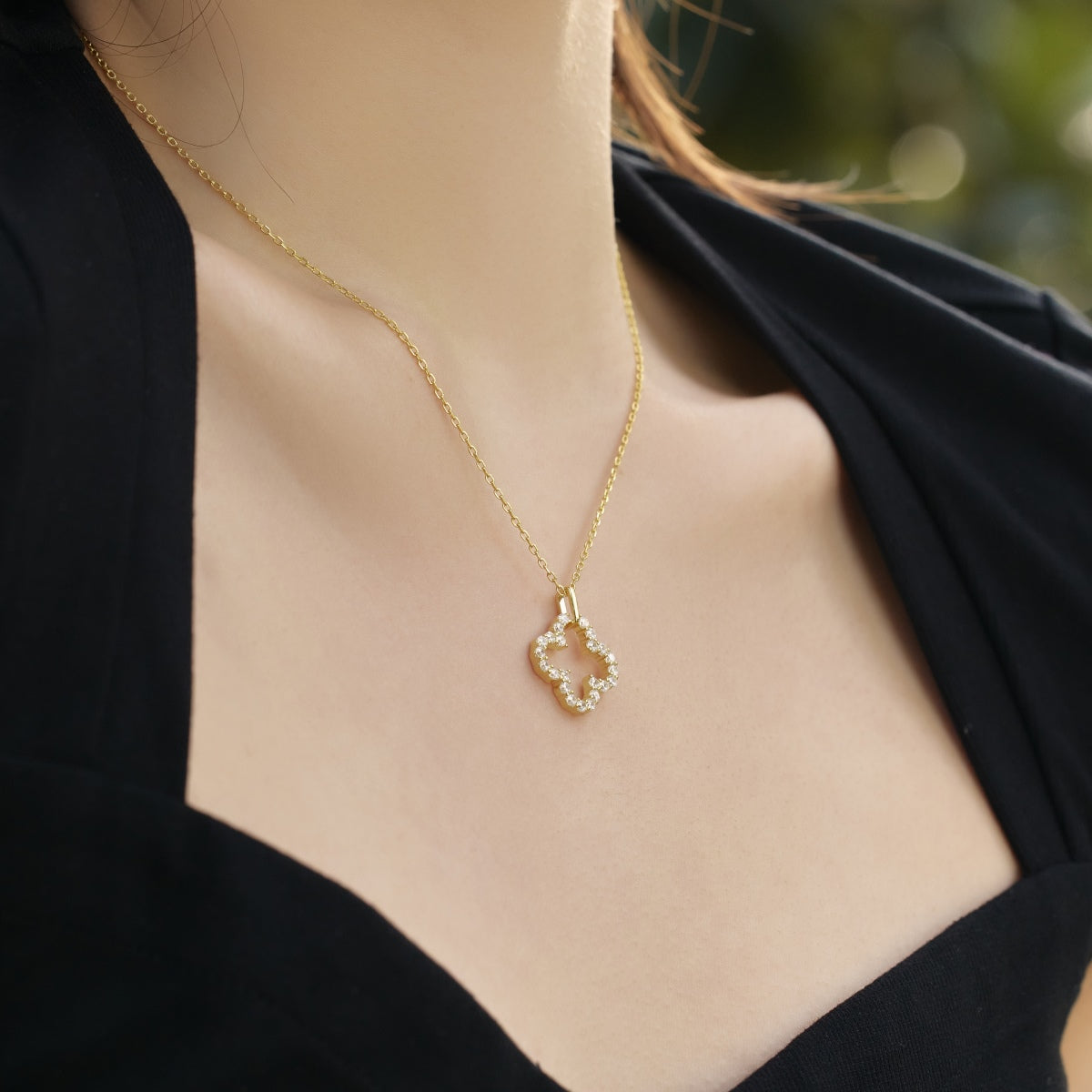 [Noble Jewelry]Four-Leaf Clover Hollow Design Exquisite Necklace