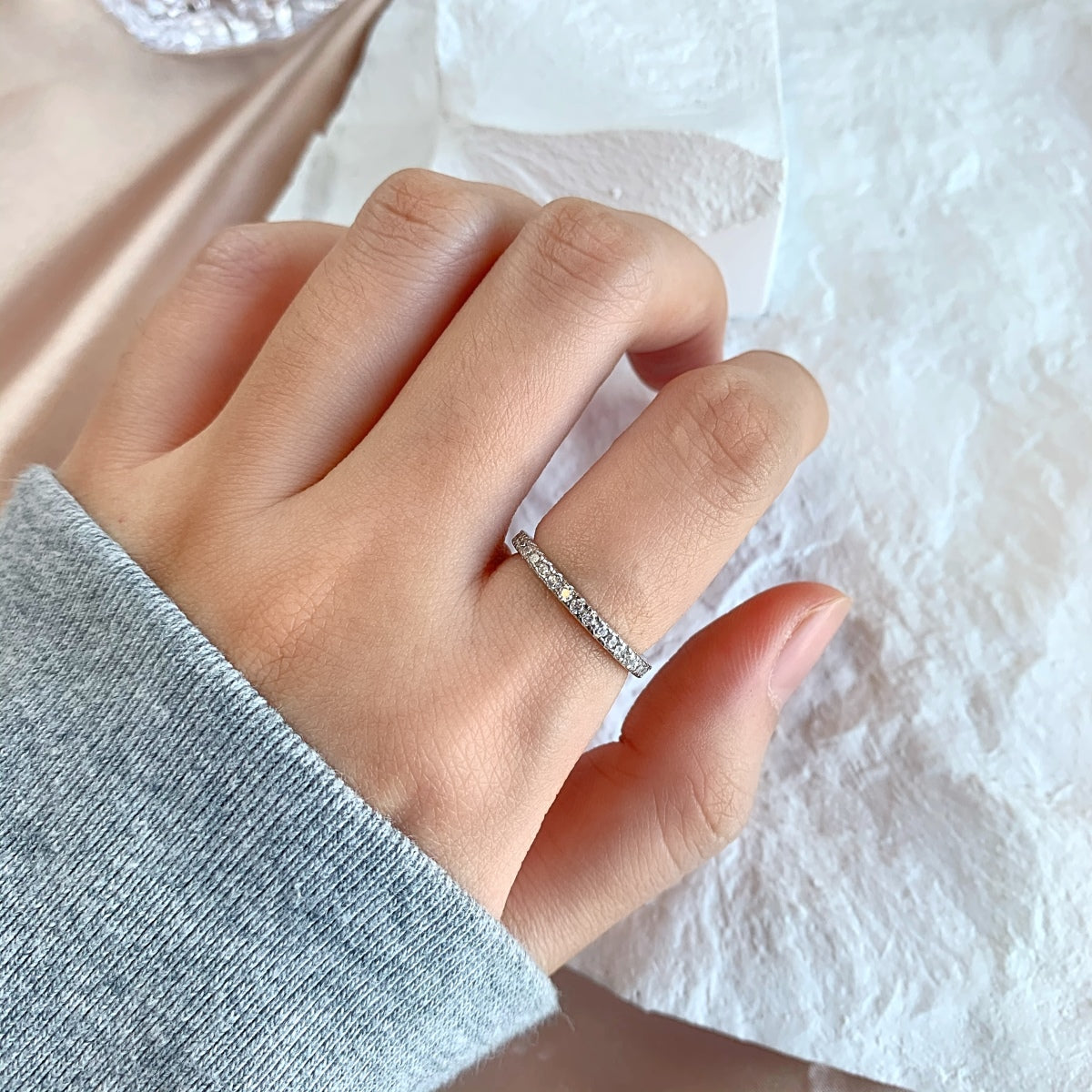 [Noble Jewelry]Delicate Sparkling Round Cut Daily Ring