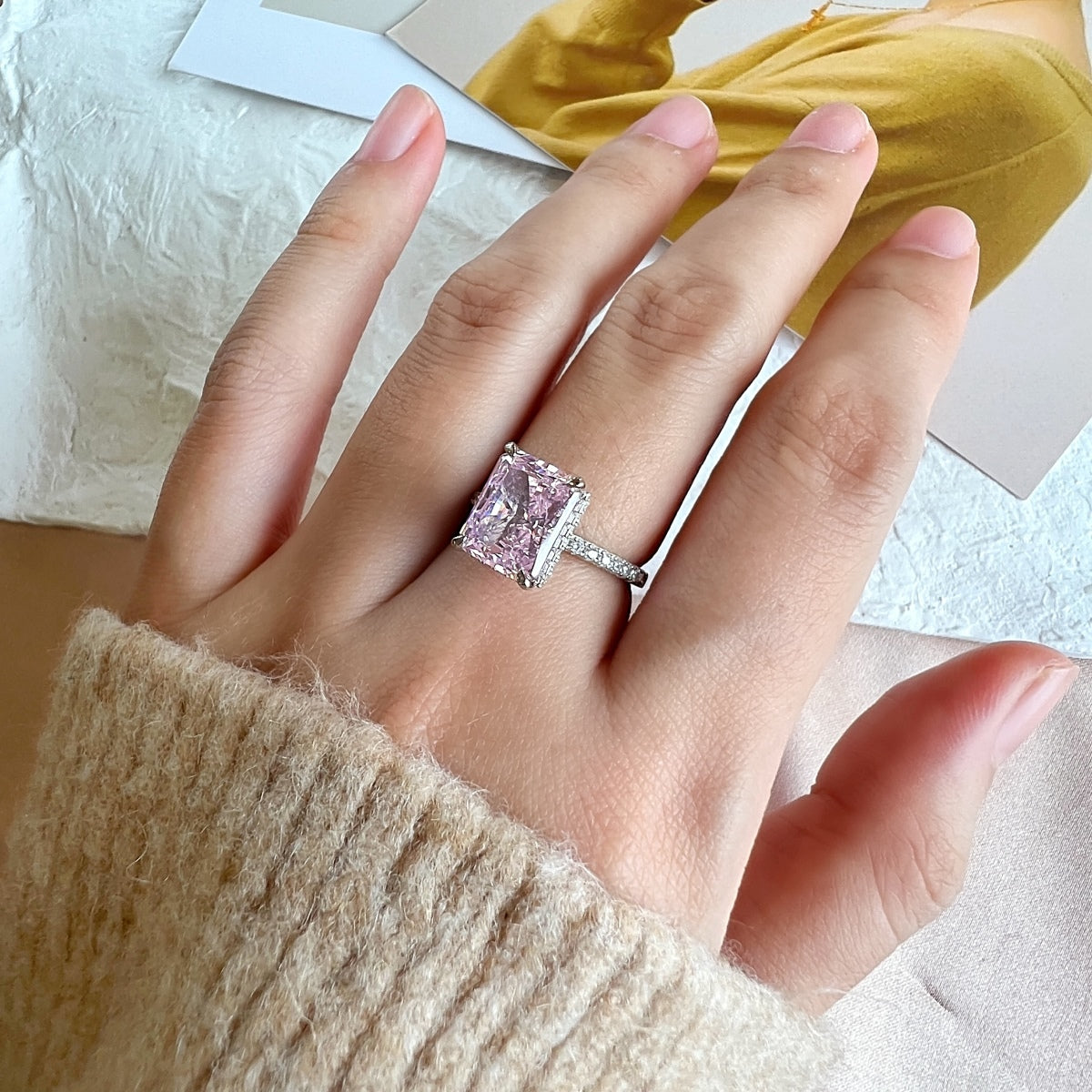 [Noble Jewelry]4.0 Carat Luxurious Engagement Ring