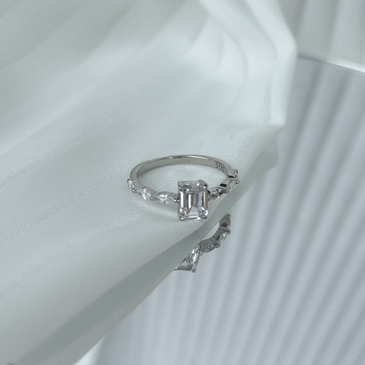 [Noble Jewelry]1.0 Carat Dainty Resplendent Radiant Cut Daily Ring