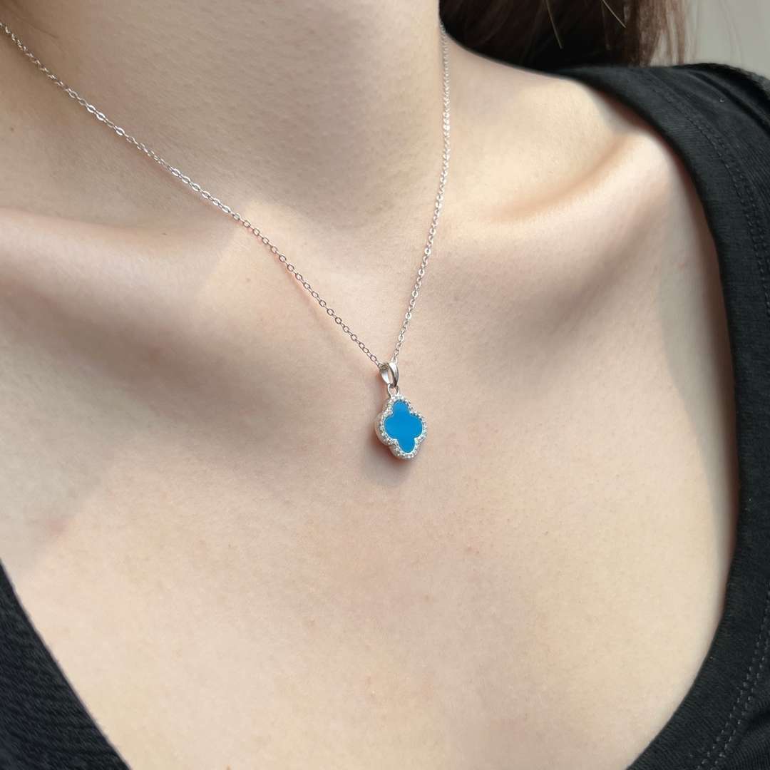 [Noble Jewelry]Dainty Flower Shape Necklace