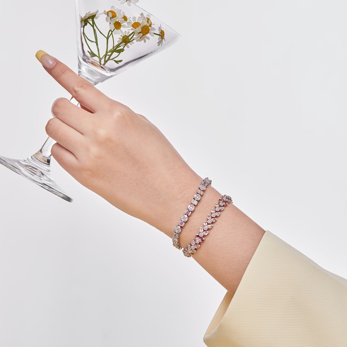 [Noble Jewelry]Dainty Exquisite Flower Shape Daily Bracelet