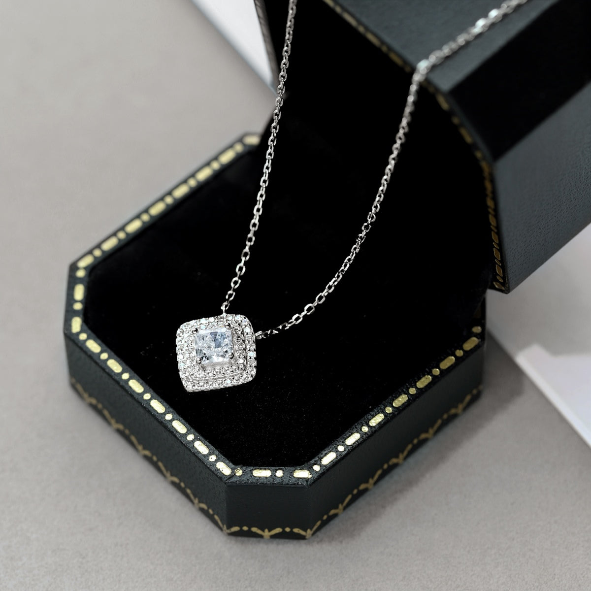 [Noble Jewelry]Sparkling Asscher Cut Necklace